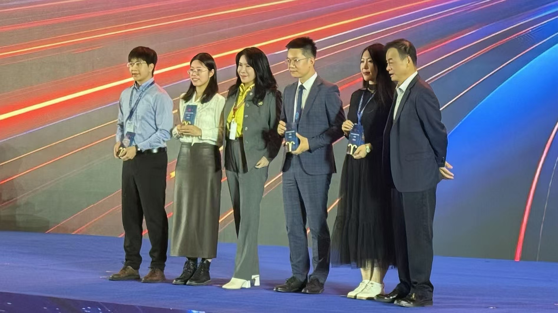 ��ͷ�� | �Ƿ����ʶ��³�Ȩ���������ϯ2024֤ȯʱ�����²Ƹ���־����ʦ���佱�� 